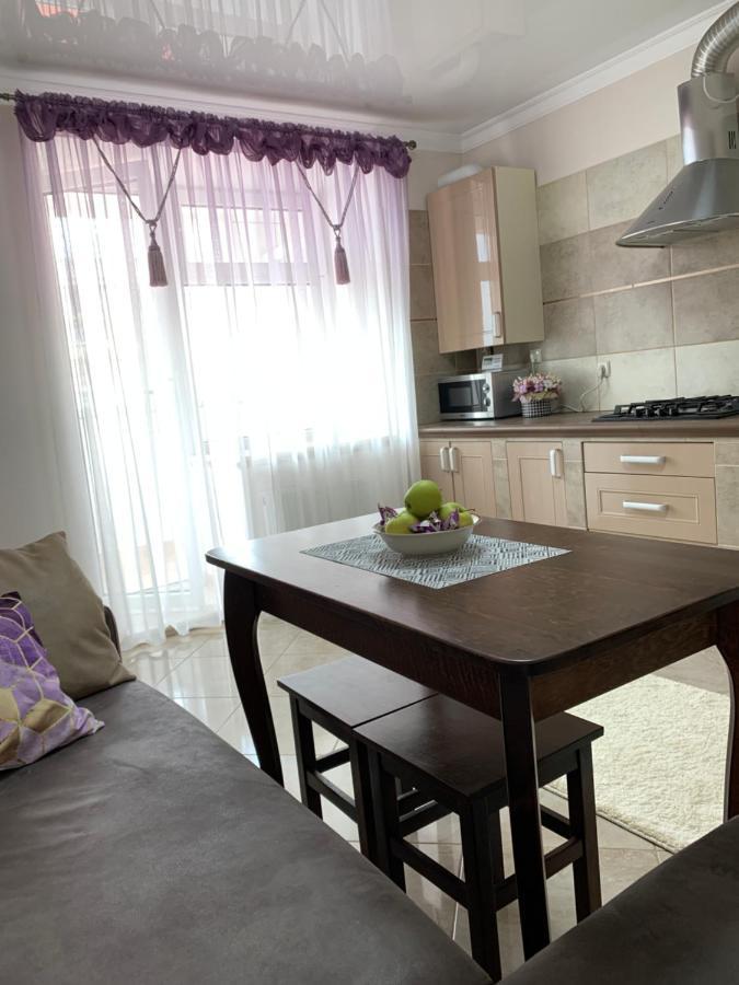 центр. поруч парк та став Ternopil