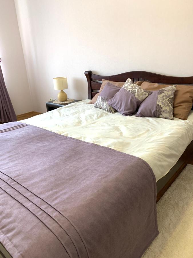 центр. поруч парк та став Apartment Ternopil