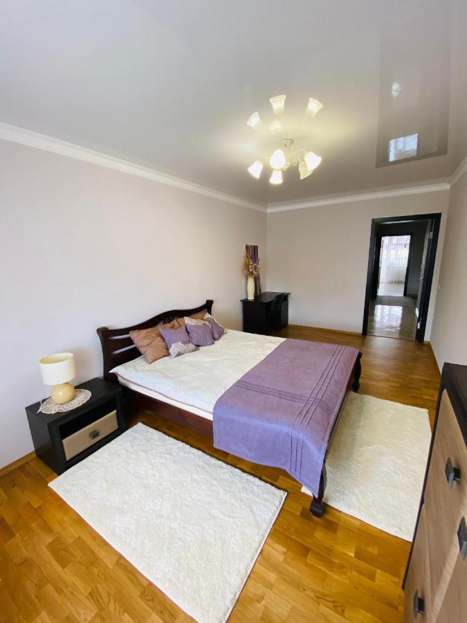 Apartment центр. поруч парк та став *