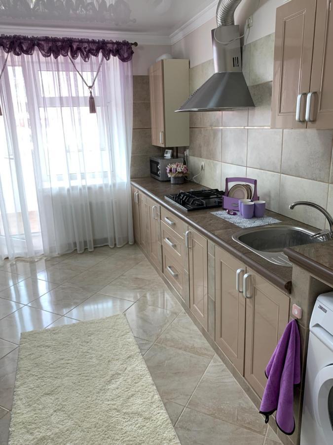 центр. поруч парк та став Ternopil
