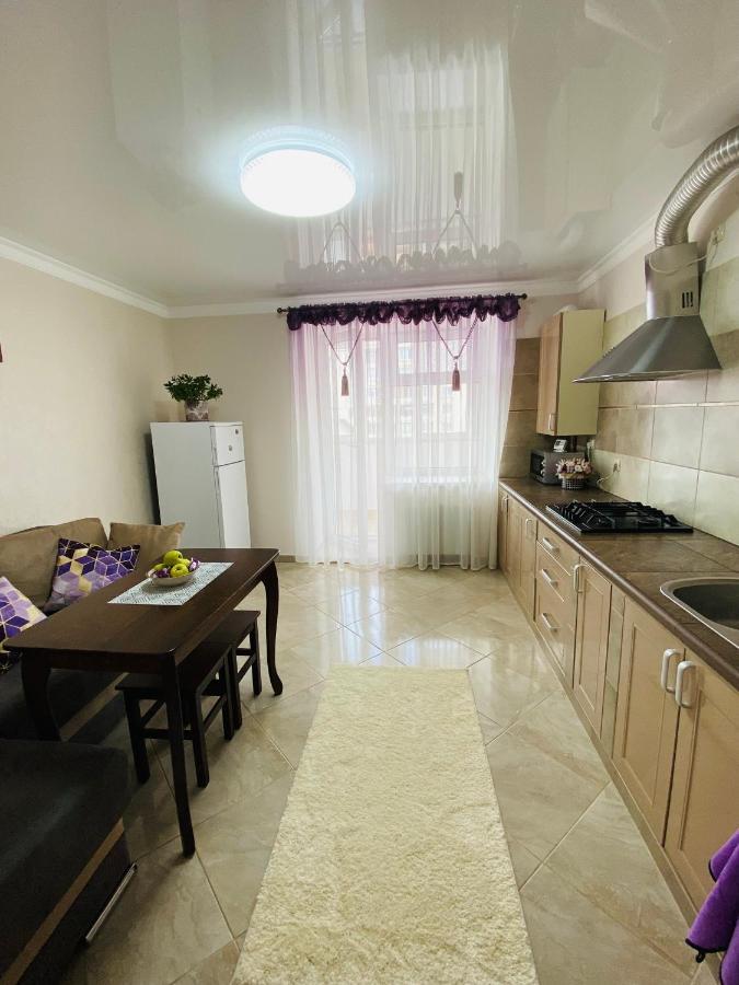 центр. поруч парк та став Ternopil